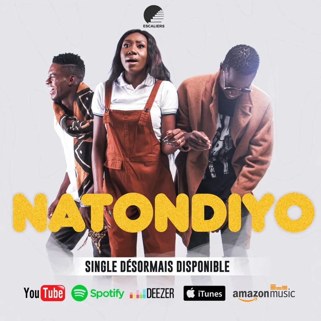 Visuel « Natondiyo — single désormais disponible », trois artistes en salopettes. Visuel d’archive Escaliers.