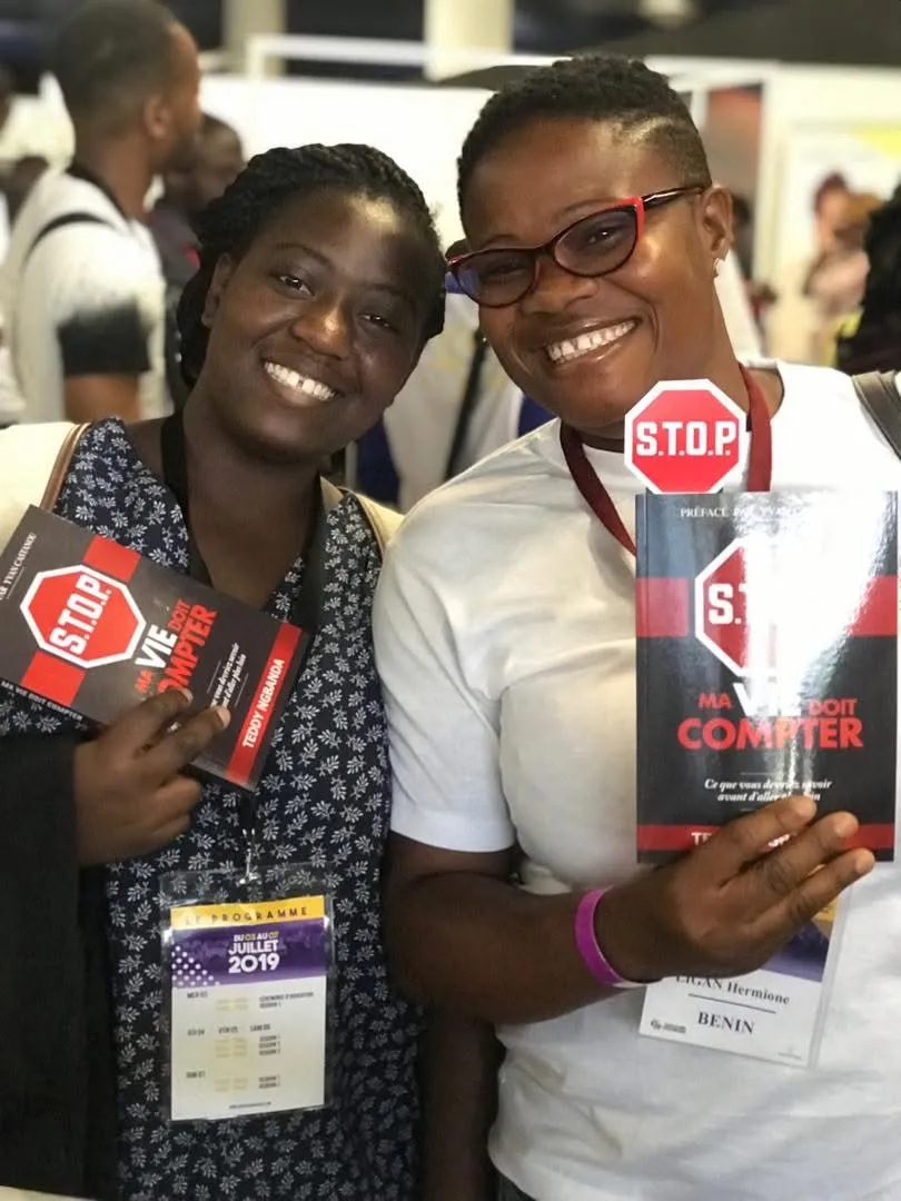 STOP — lectrices lors d’une rencontre.